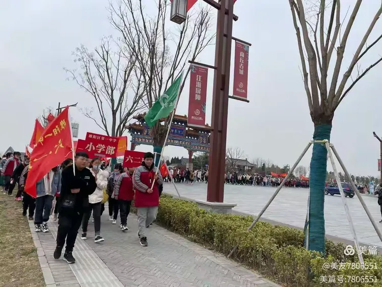 睢阳一中春来早,风景这边独好